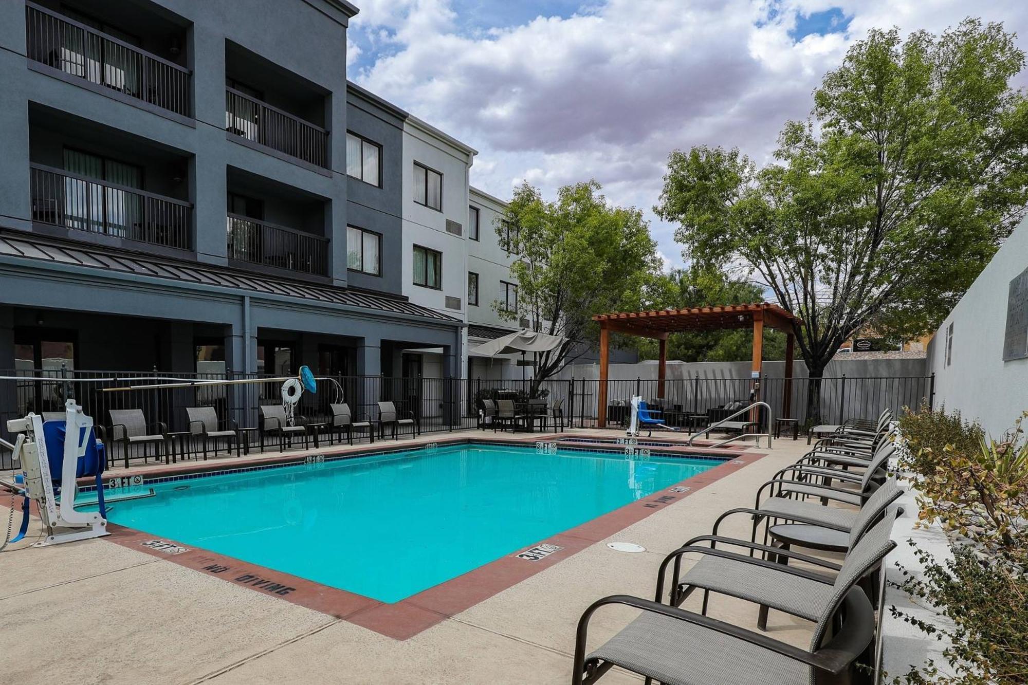 Courtyard El Paso Airport Hotel Exterior foto