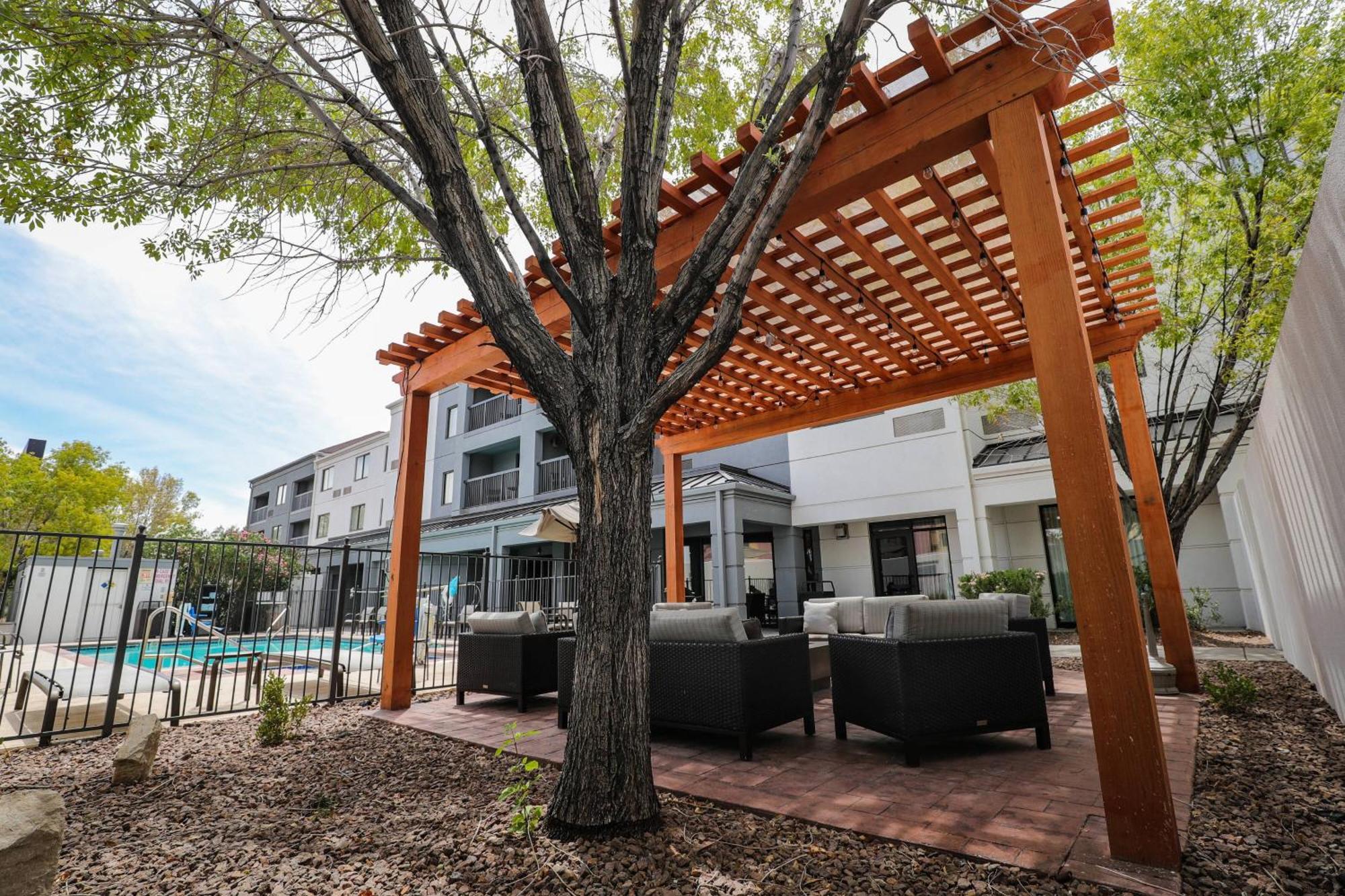 Courtyard El Paso Airport Hotel Exterior foto