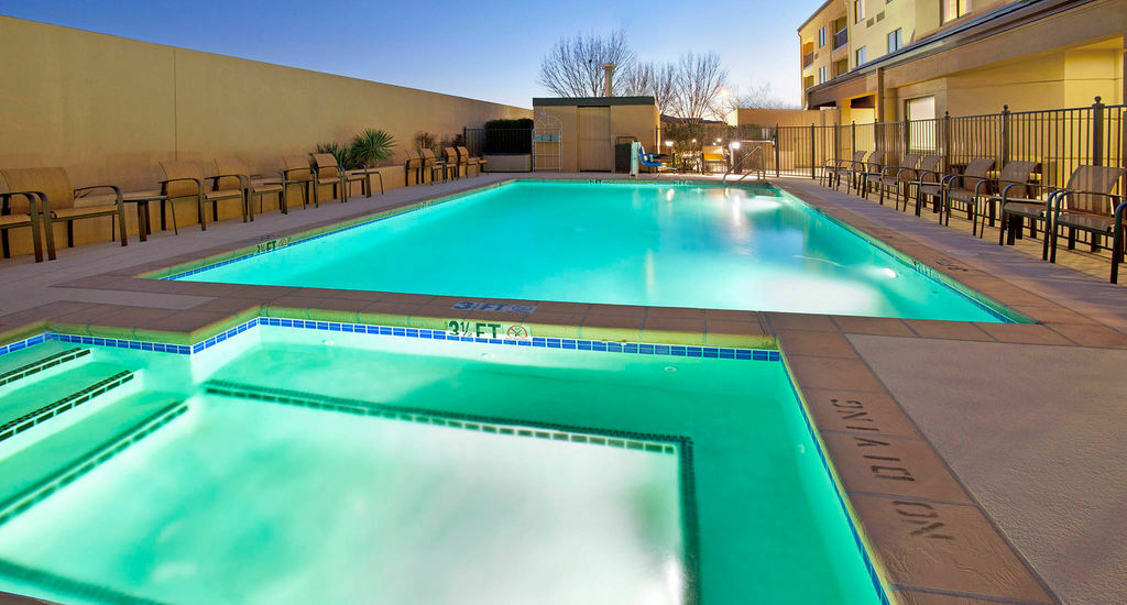 Courtyard El Paso Airport Hotel Exterior foto